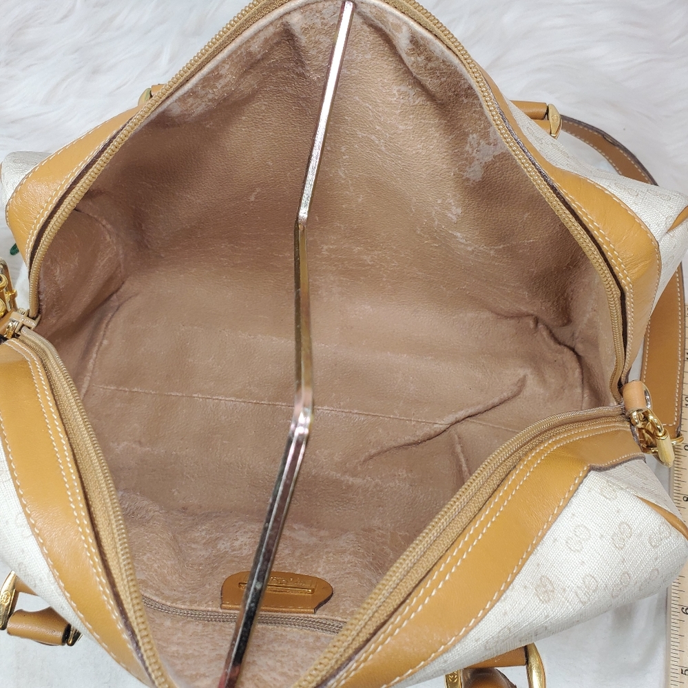 ❌❌SOLD❌❌ Authentic Vintage Gucci Bag - Picture 6 of 8
